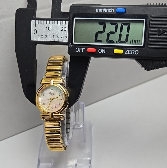 Womens Caravelle By Bulova Watch Gold Tone Mother Of Pearl C877485 New Battery - Picture 4 of 9